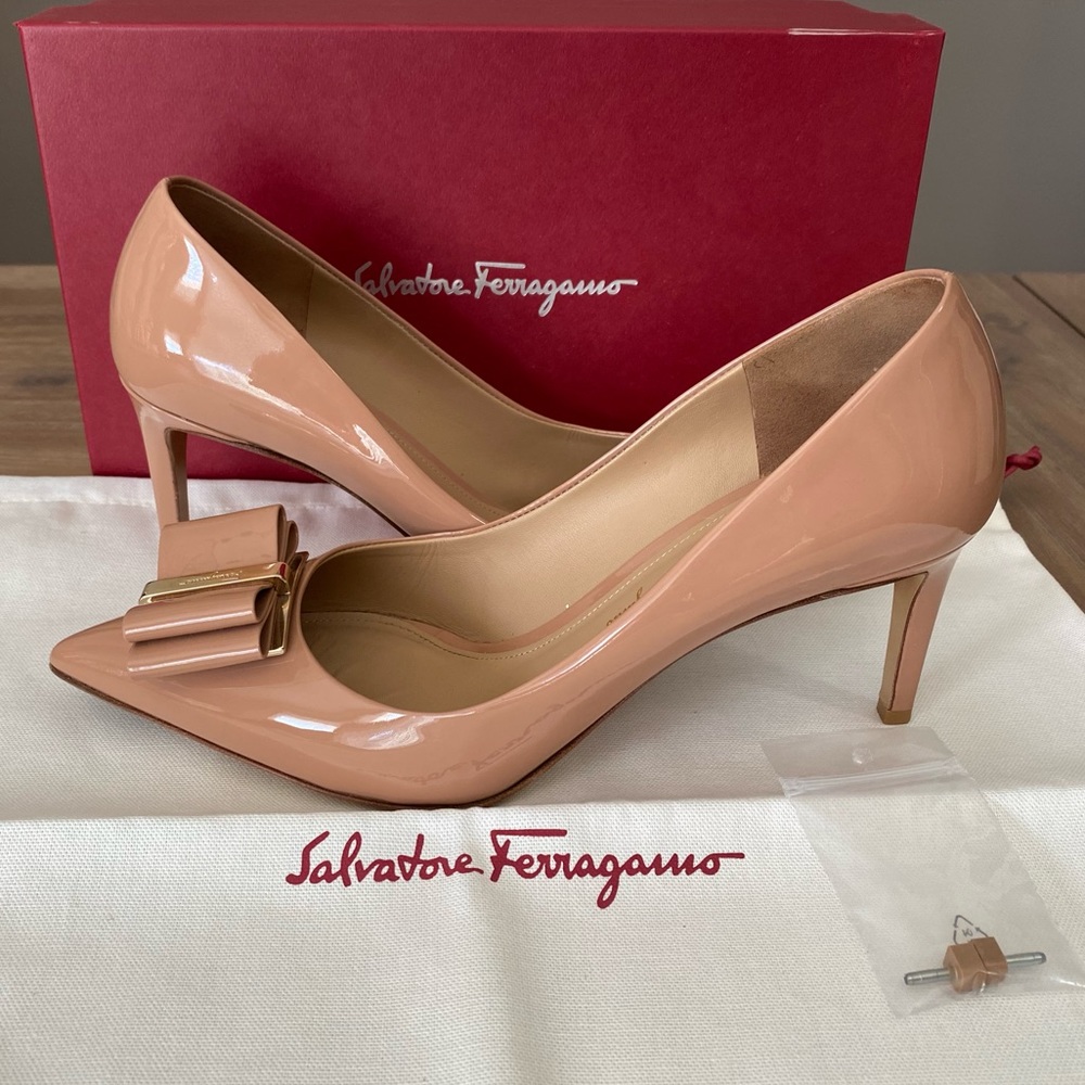 Salvatore Ferragamo Zeri 70 in new blush patent leather heels sz 10B